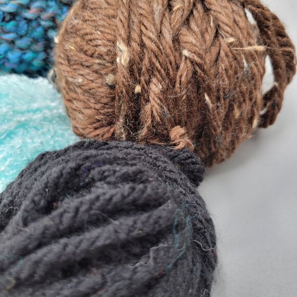 Mixed Yarn Lot Leftover Project Yarn Bulky Multicolor Variegated 1.2 Lbs - Picture 3 of 6